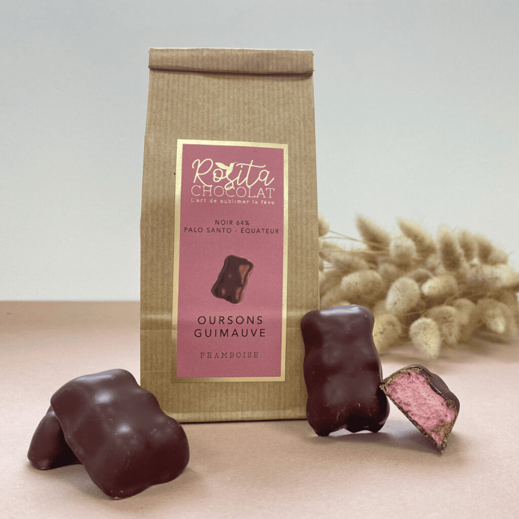 Sachet d'oursons guimauve framboise et ourson, dont un ouvert