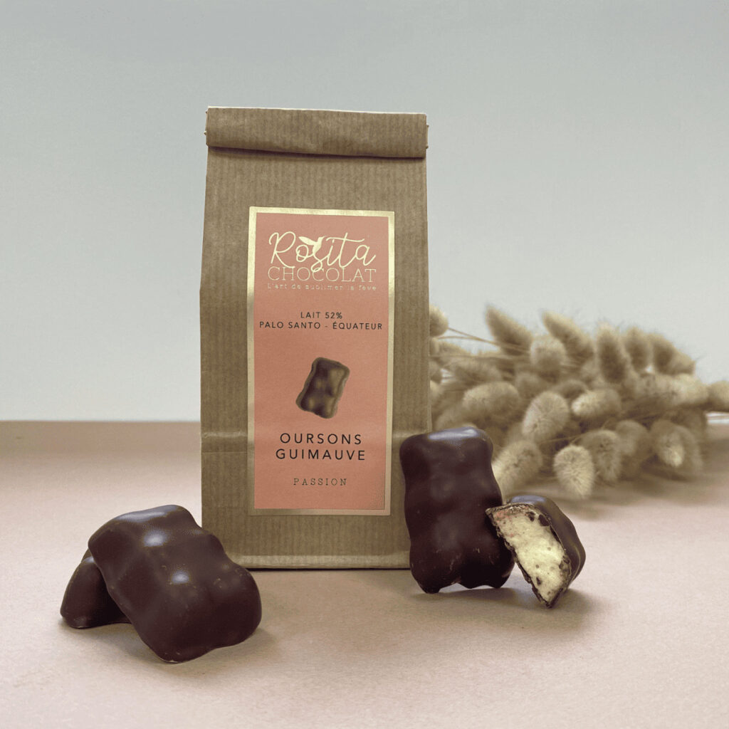 Sachet d'oursons guimauve passion et ourson, dont un ouvert