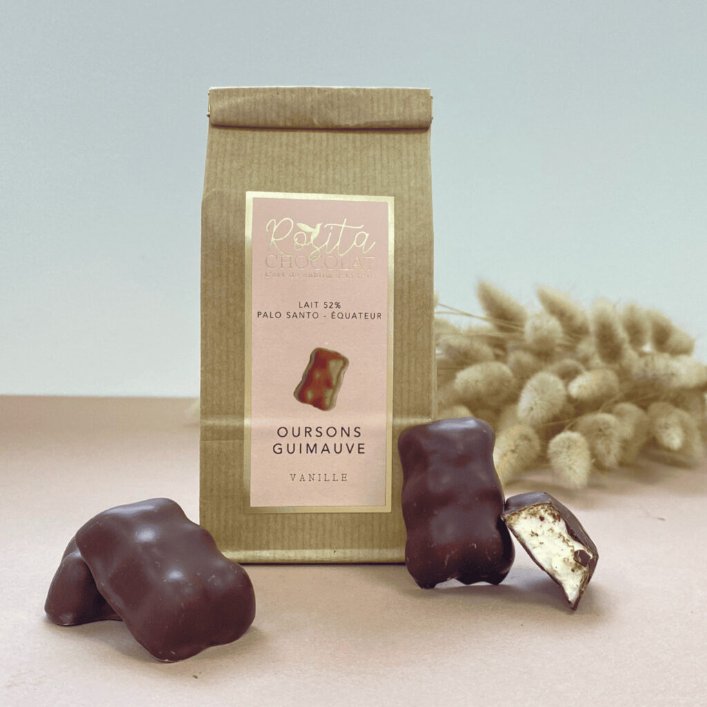 Sachet d'oursons guimauve vanille et ourson, dont un ouvert